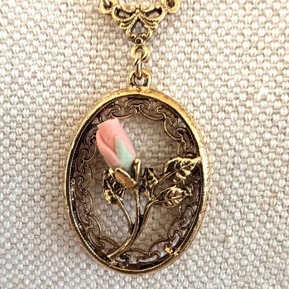 1928 Jewelry - Vintage 1928 Porcelain Rose Pendant Necklace